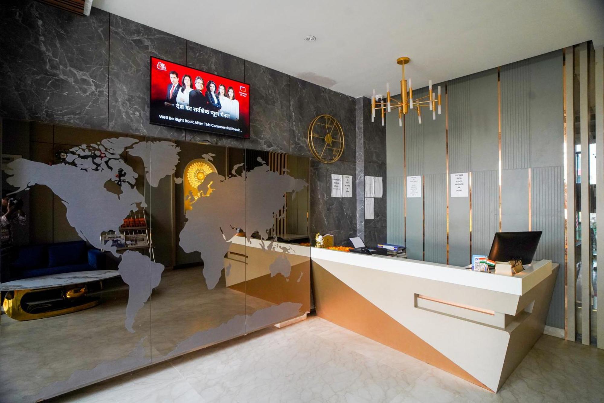 Familia Hotel And Banquets Лакнау Екстериор снимка